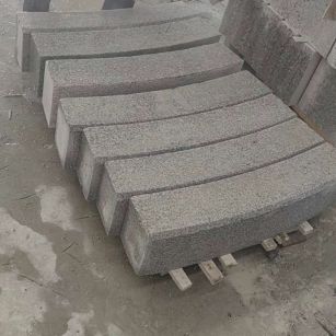 包头芝麻白弧形路牙石