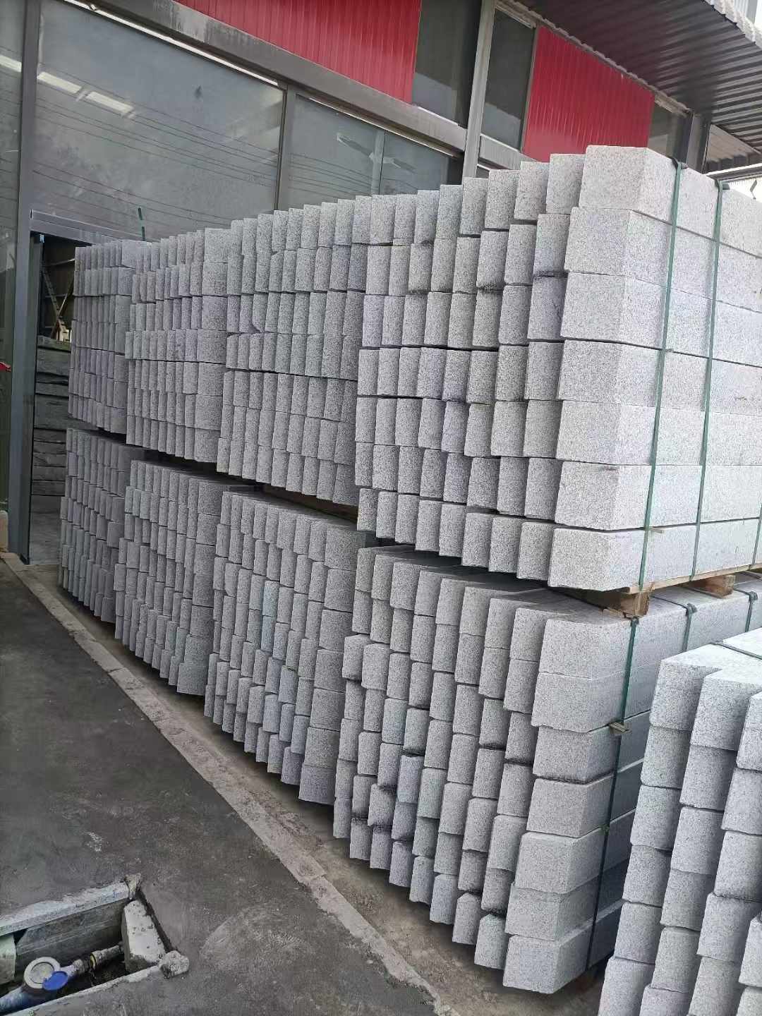包头芝麻白树围石 树池